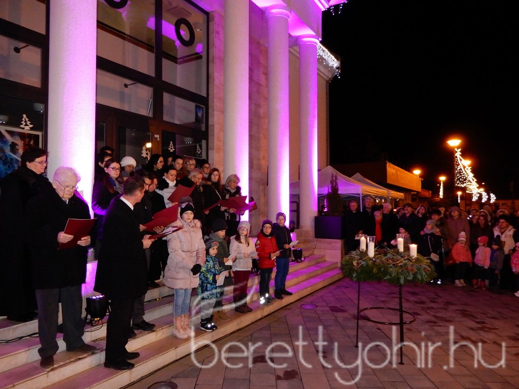 Fellobbant a szeretet lángja is 16
